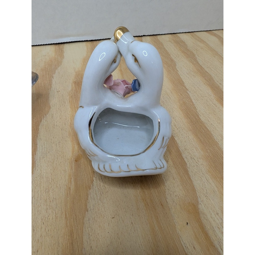Vintage Porcelain Swan Figurines‎ Gold Trim Pink Rose Bow Pair White Birds Decor - Picture 4 of 11